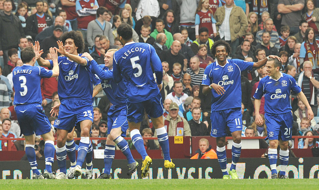 Everton's Marouane Fellaini (2nd L) cele