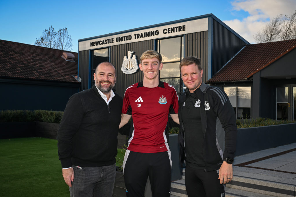 Anthony Gordon Signs a New Long Term Contract at Newcastle United