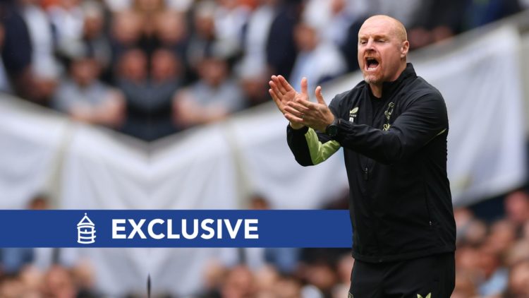 LONDON, ENGLAND - AUGUST 24: Sean Dyche, Manager of Everton during the Premier League match between Tottenham Hotspur FC and Everton FC at Tottenha...