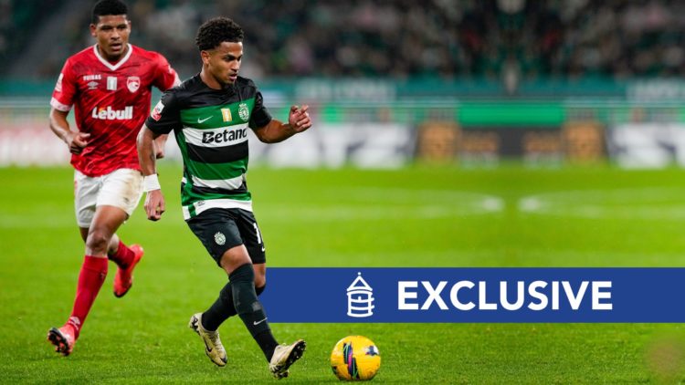 Marcus Edwards of Sporting CP runs with the ball during the Liga Portugal Betclic match between Sporting Clube de Portugal and CD Santa Clara at Es...