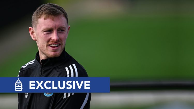 Sean Longstaff during Newcastle training with a Everton News exclusive banner