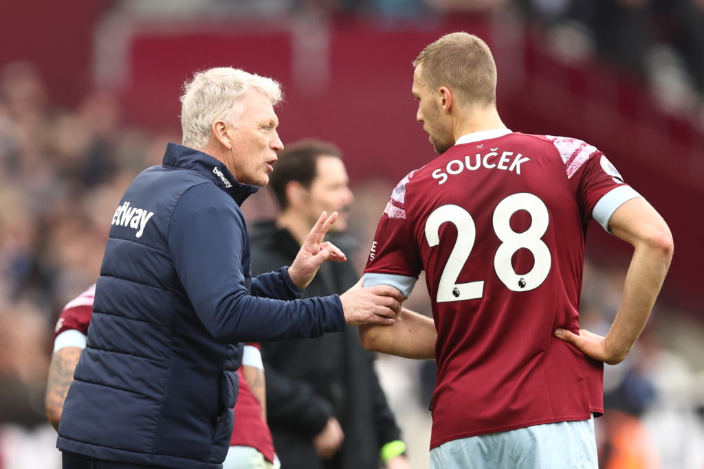 David Moyes with Tomas Soucek.