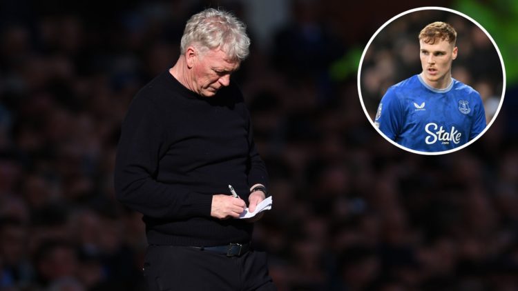 David Moyes the head coach / manager of Everton takes notes during the Premier League match between Everton FC and Manchester United. Inset, Jake O...