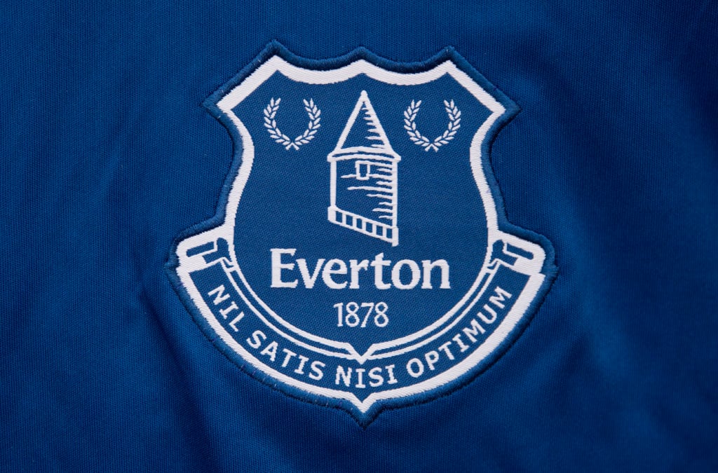 Everton badge.