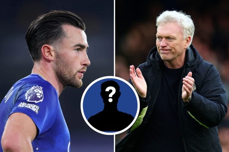 Everton manager David Moyes applauds the supporters at full-time following the Premier League match between Everton FC and West Ham United. ack Har...
