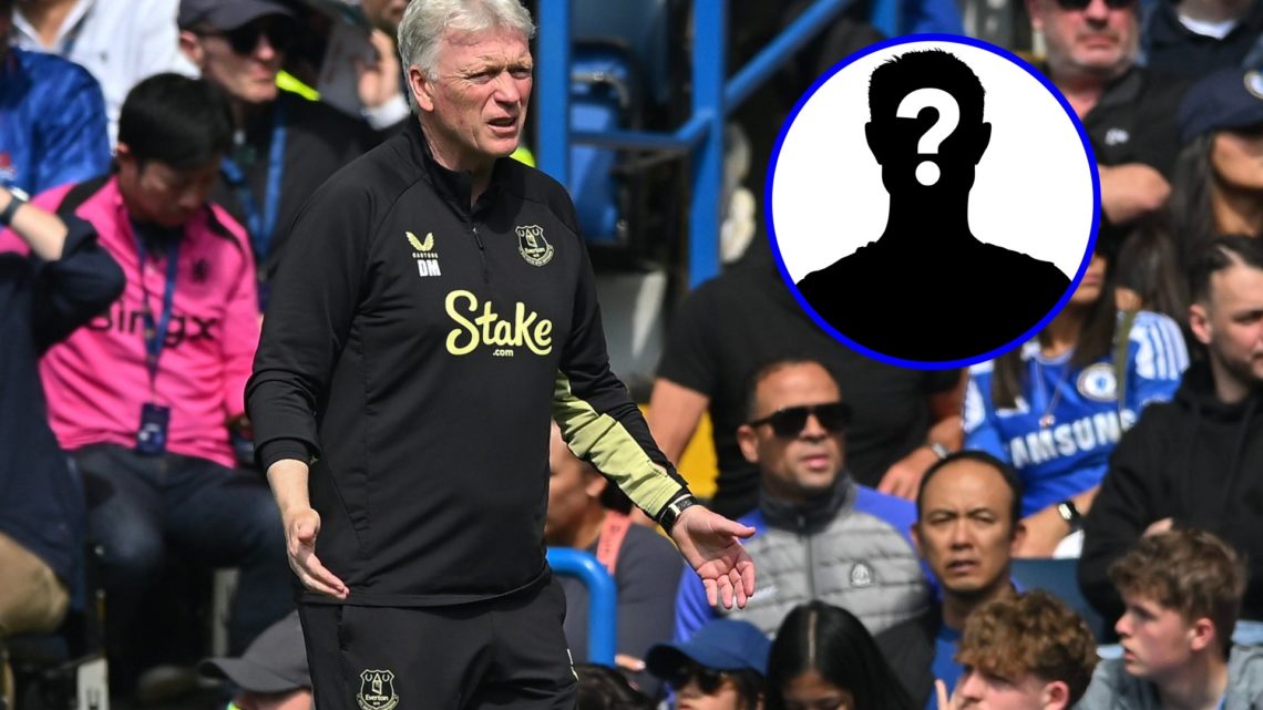 David Moyes watches on as his Everton side taste defeat against Chelsea.
