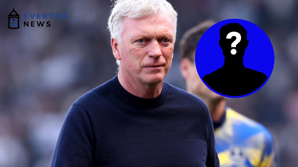 David Moyes walks to the dugout at Craven Cottage as Everton beat Fulham.