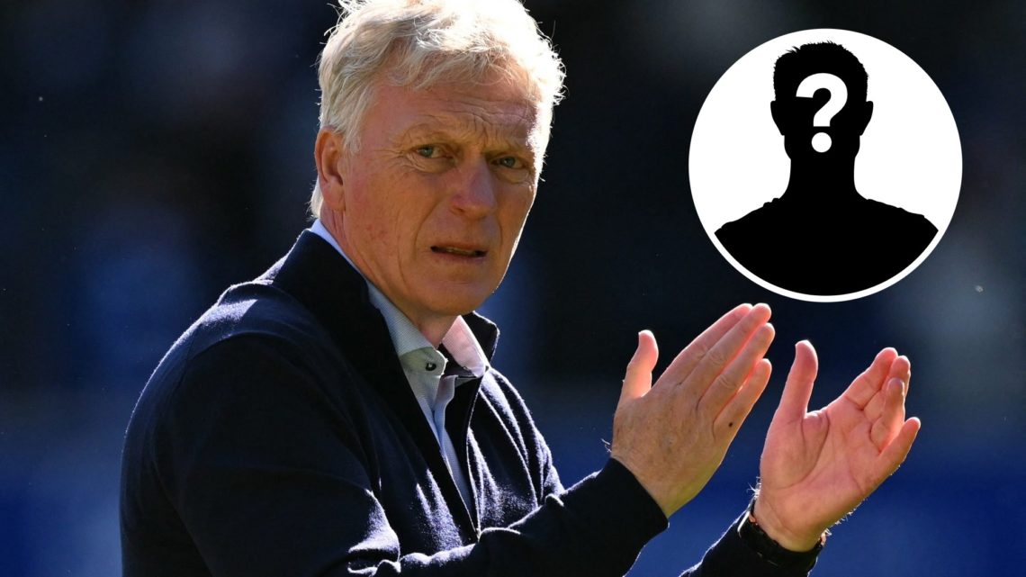 David Moyes claps the Everton fans following their draw against Ipswich Town.