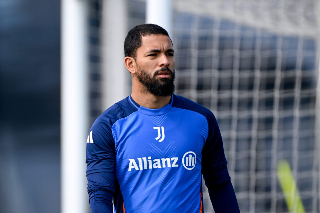 Douglas Luiz in Juventus training.