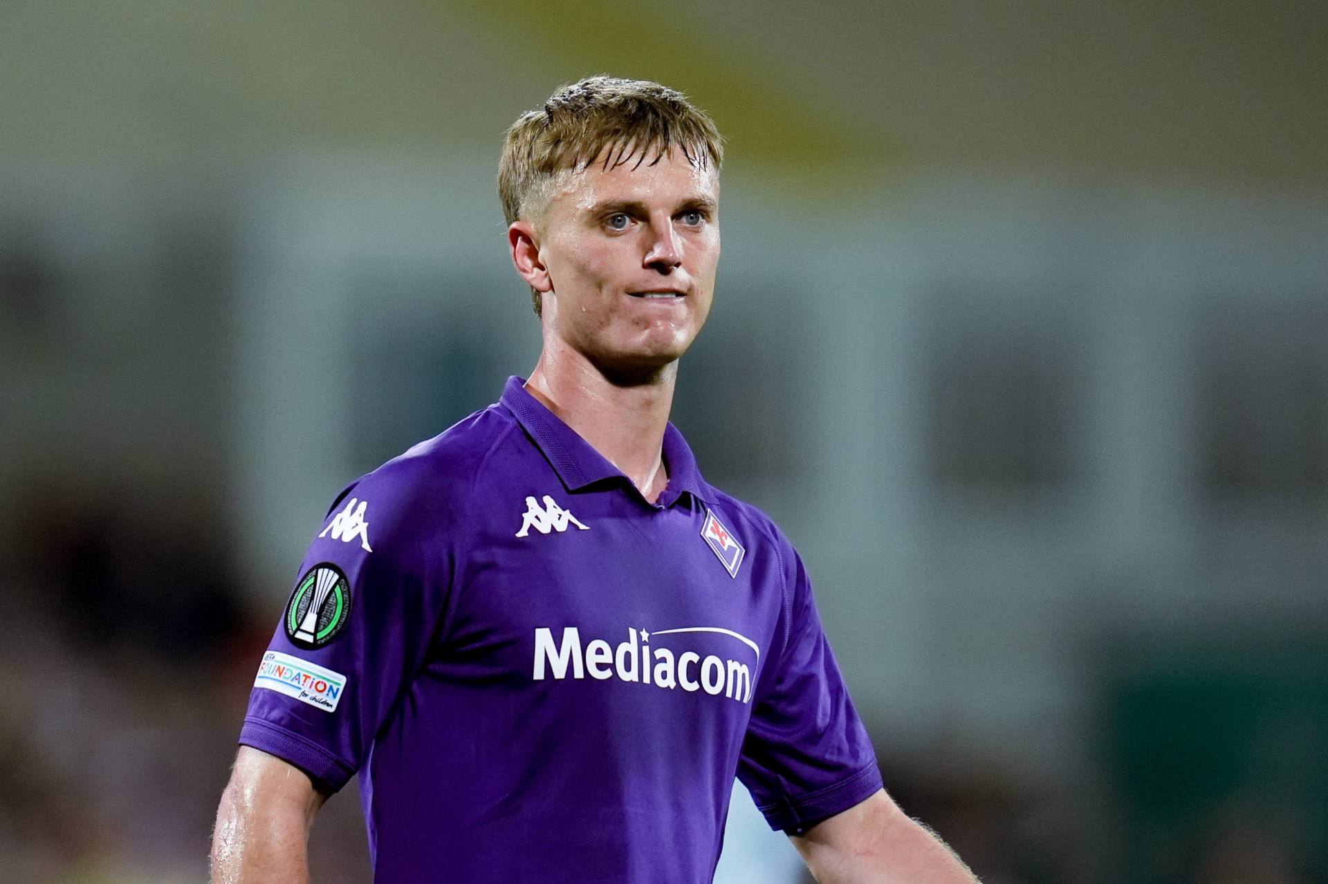 Fiorentina striker Albert Gudmundsson in action against Real Betis in the UEFA Europa League.