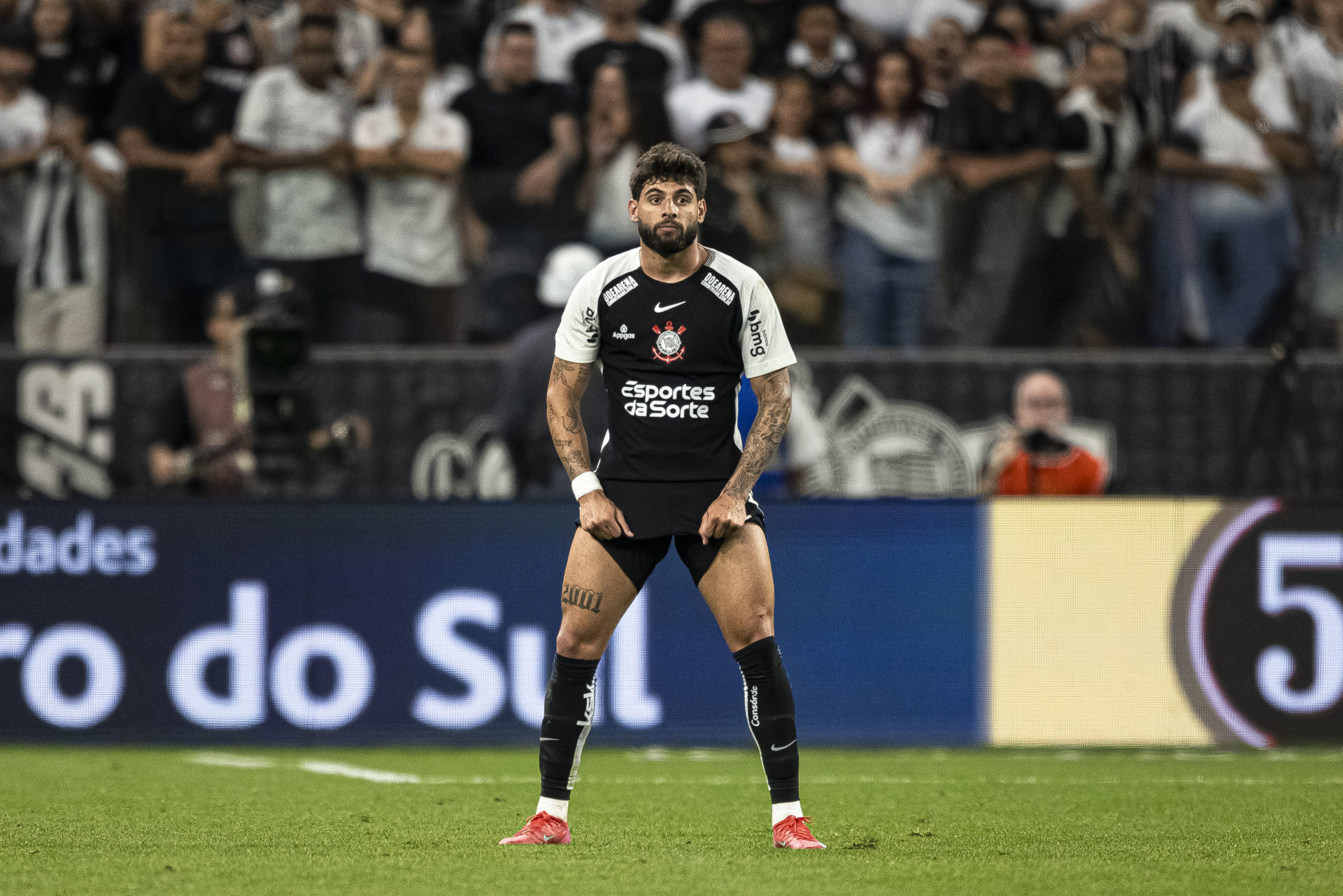 Corinthians striker Yuri Alberto in action against Santos.