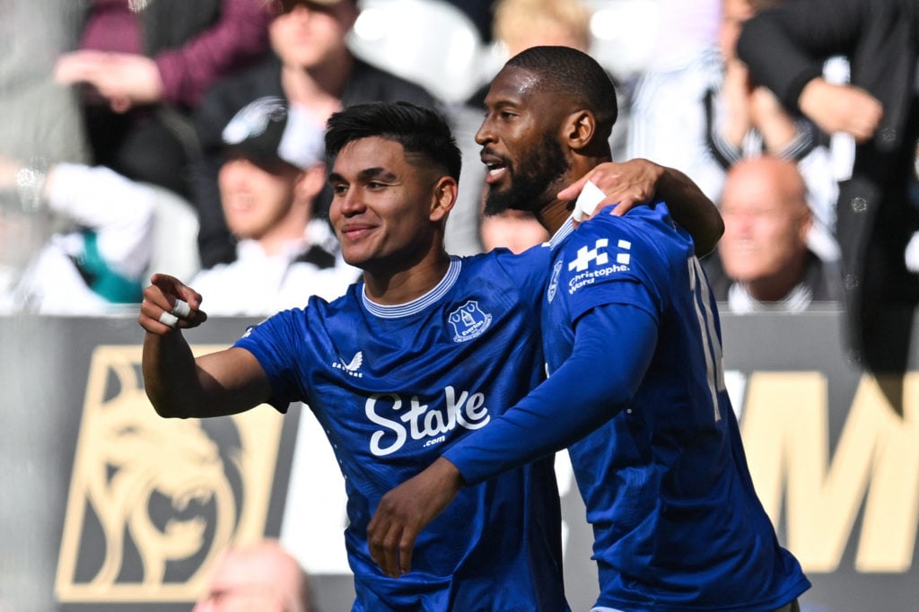 Everton duo Carlos Alcaraz and Beto celebrate against Newcastle United