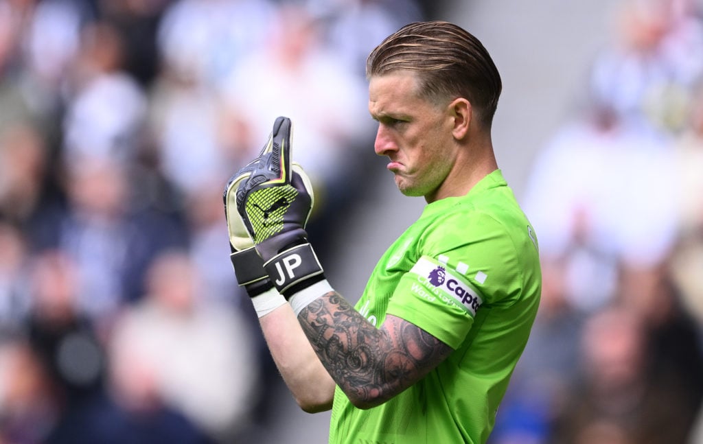 Jordan Pickford organising his wall during Newcastle United FC v Everton FC.