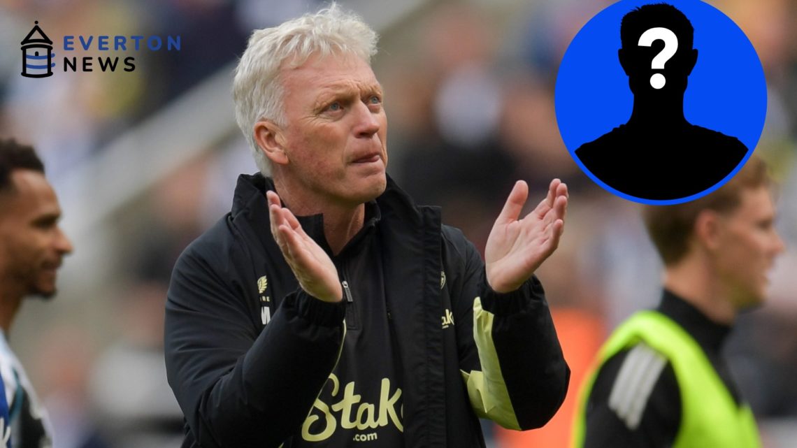 David Moyes congratulates his Everton players following their victory over Newcastle United.