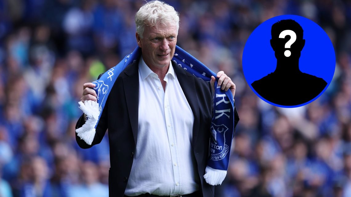 David Moyes holds an Everton scarf around his neck as they beat Southampton at Goodison Park.