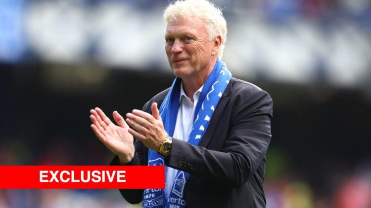 Everton manager David Moyes clapping. Inset of exclusive banner.