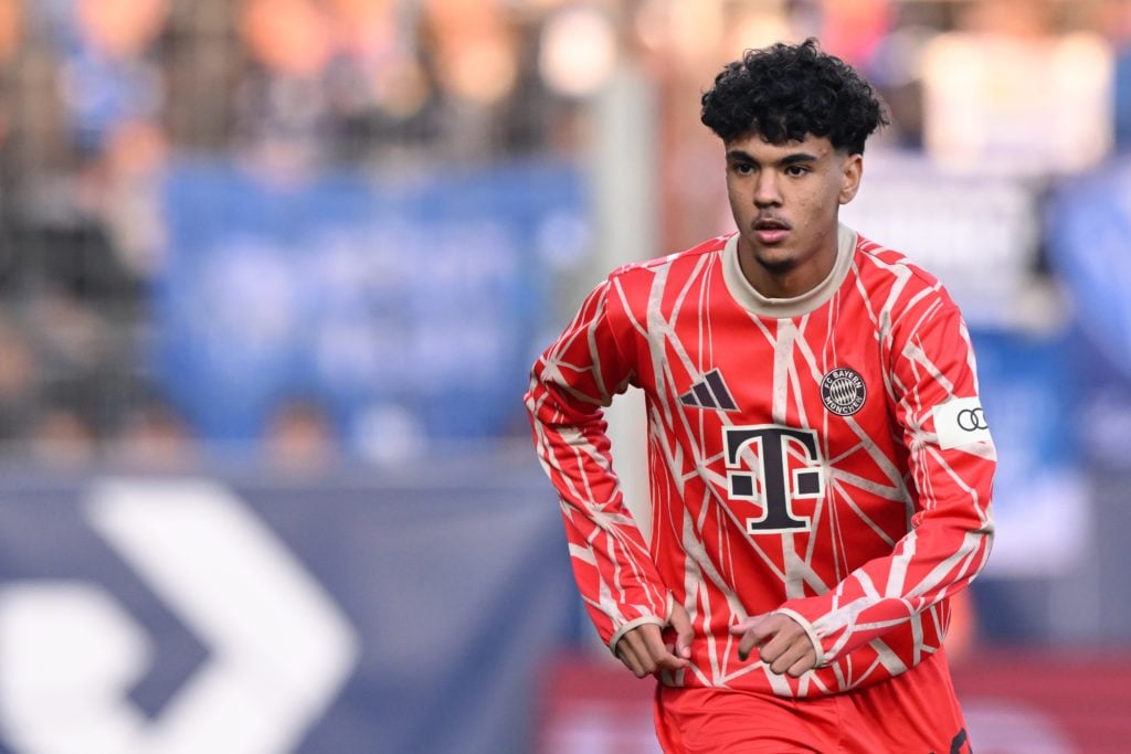 Adam Aznou warming up for Bayern Munich.