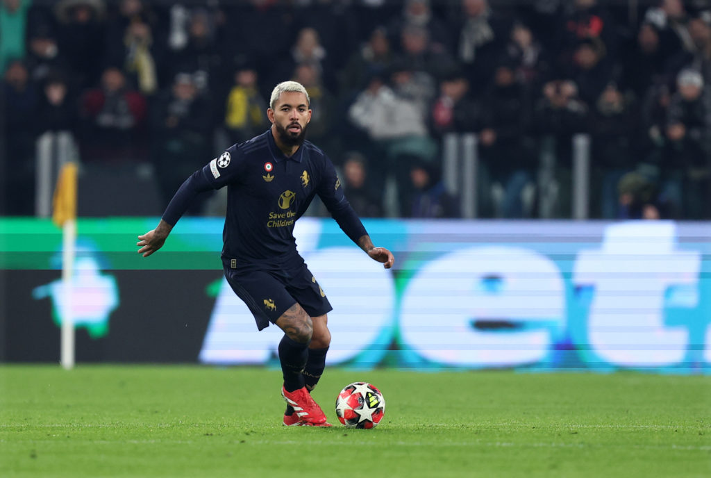 Douglas Luiz on the ball for Juventus.