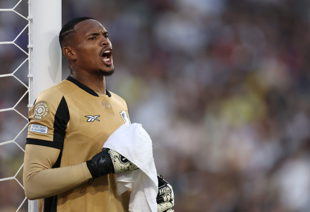Goalkeeper John playing for Botafogo.