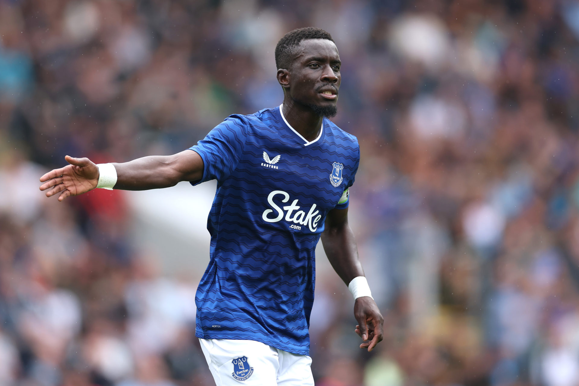 Idrissa Gana Gueye gestures while playing for Everton.