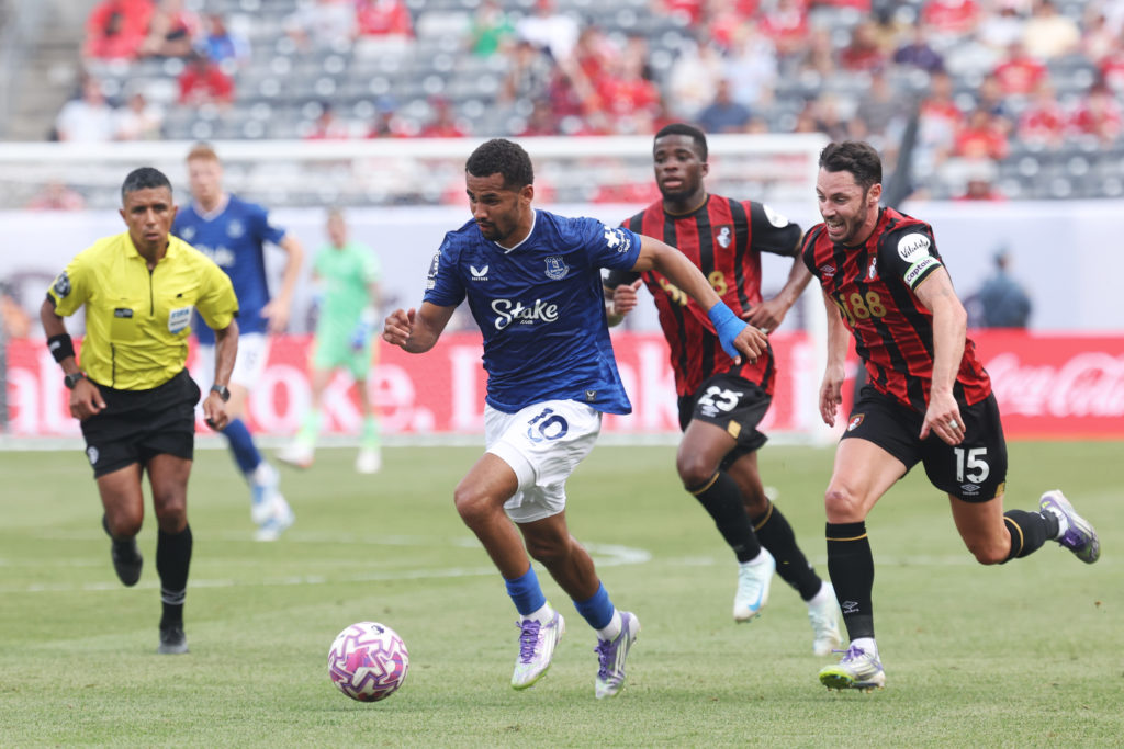 Iliman Ndiaye dribbles the ball for Everton.