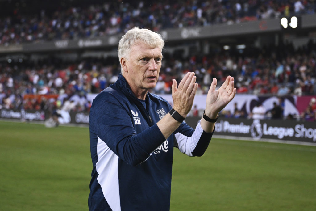 David Moyes claps Everton fans after West Ham defeat.