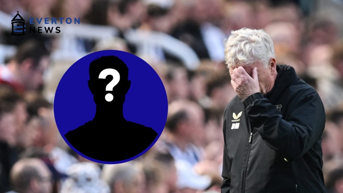 David Moyes with his head in his hands during Everton's win over Newcastle United.