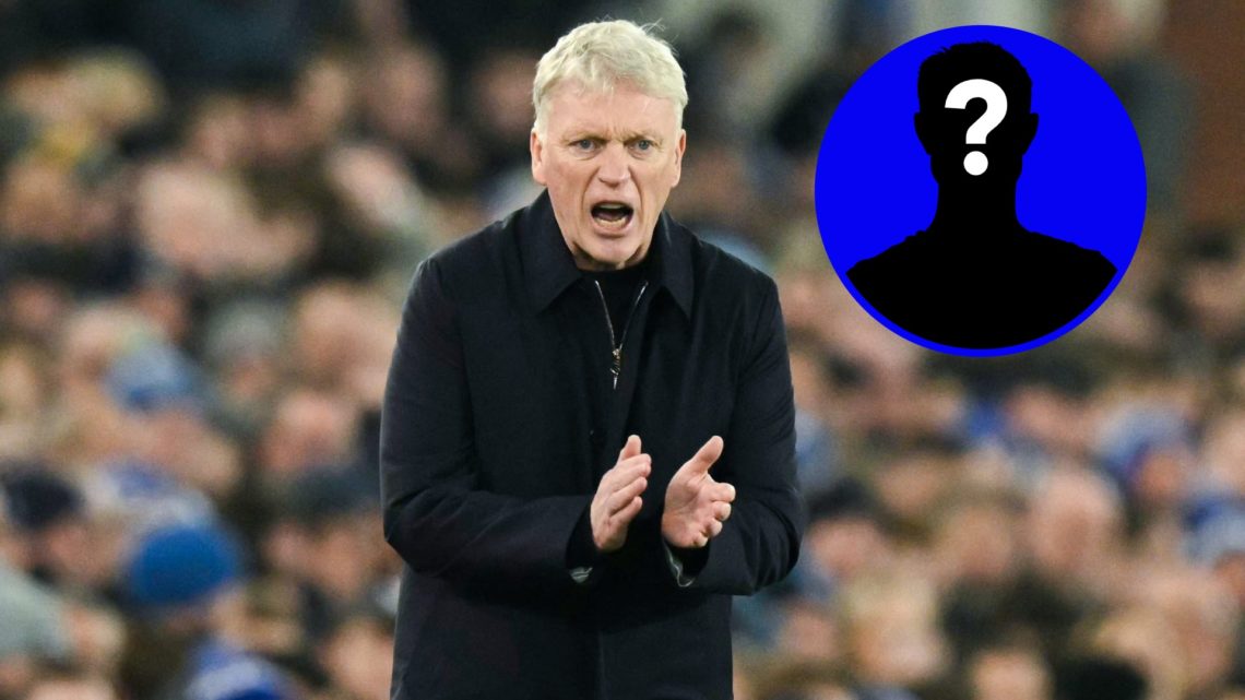David Moyes encourages his Everton players in their Premier League game against Aston Villa.