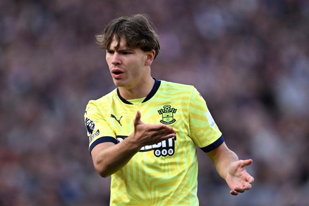 Tyler Dibling playing for Southampton.