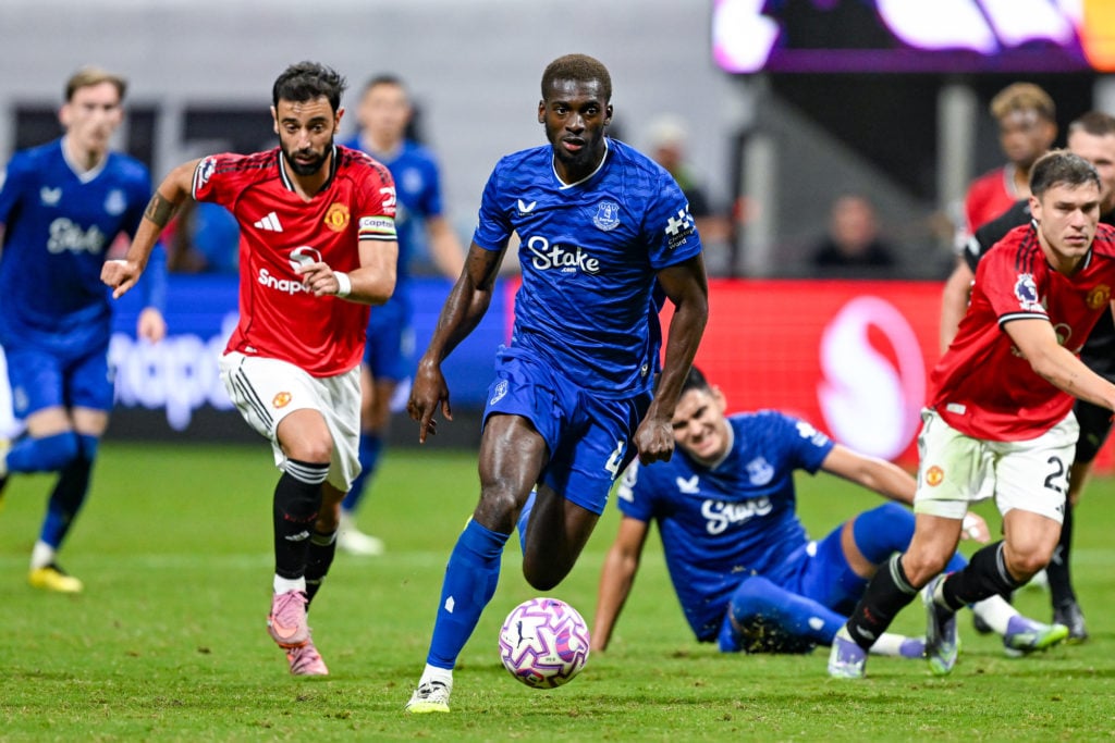 Tim Iroegbunam of Everton dribbles past Man United.