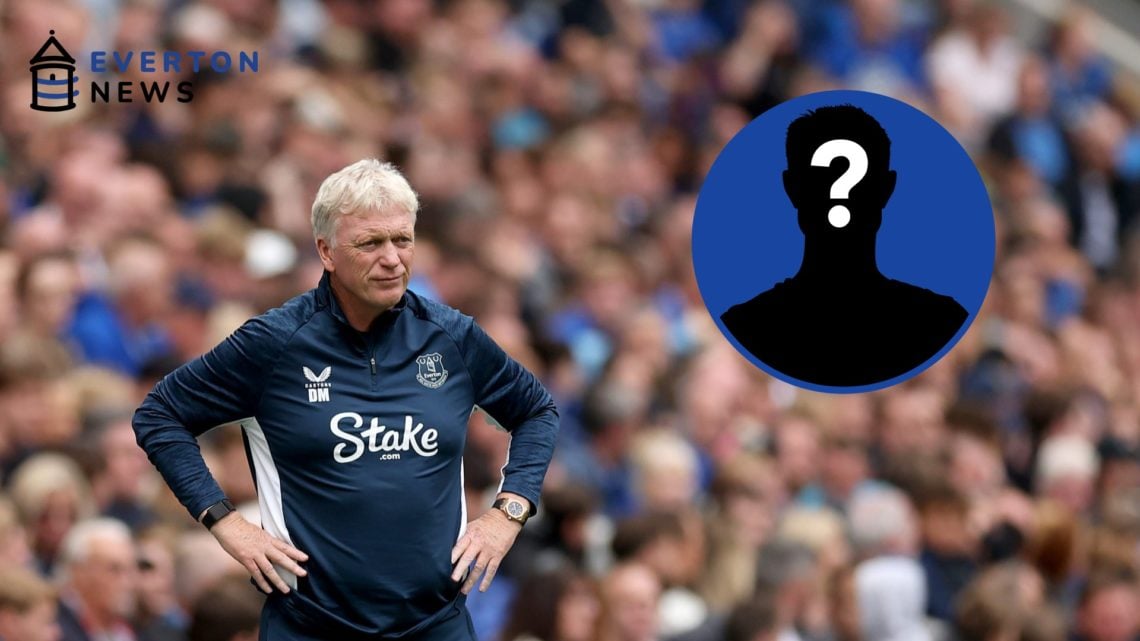 David Moyes stands with his hands on hips during Everton's defeat against AS Roma.