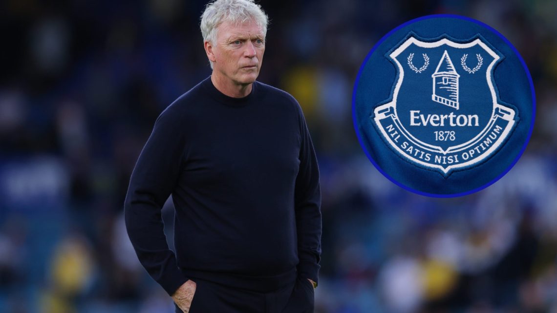 David Moyes watches his Everton side warm up ahead of Leeds United clash.