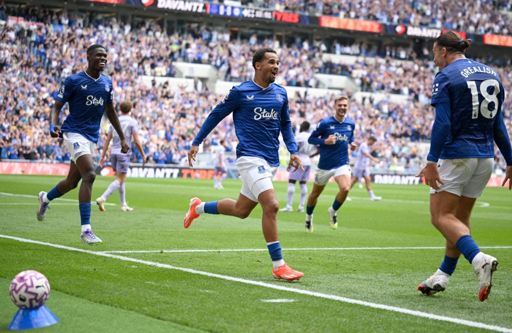 Iliman Ndiaye celebrates for Everton vs Aston Villa.