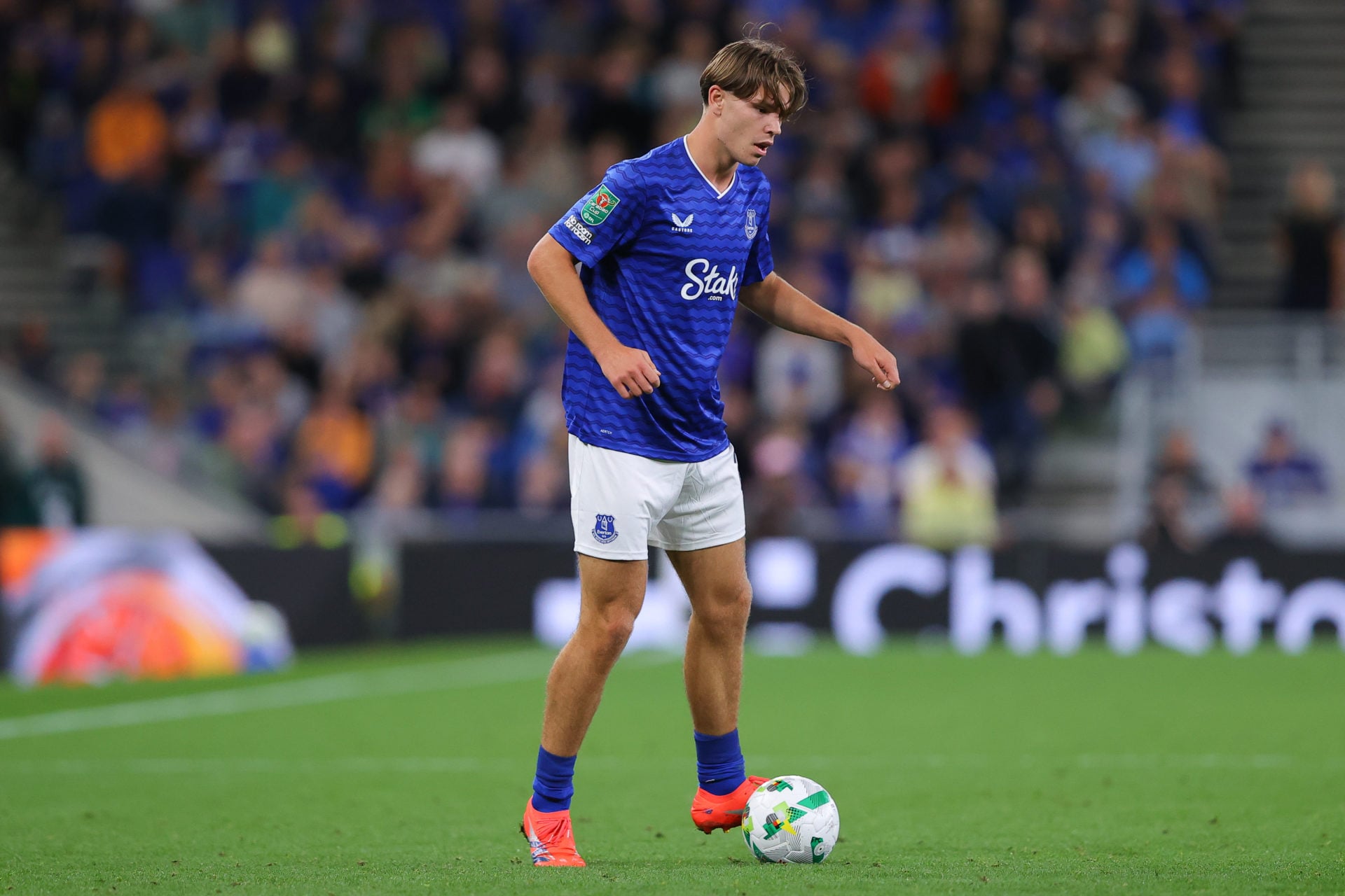 Tyler Dibling in action for Everton.