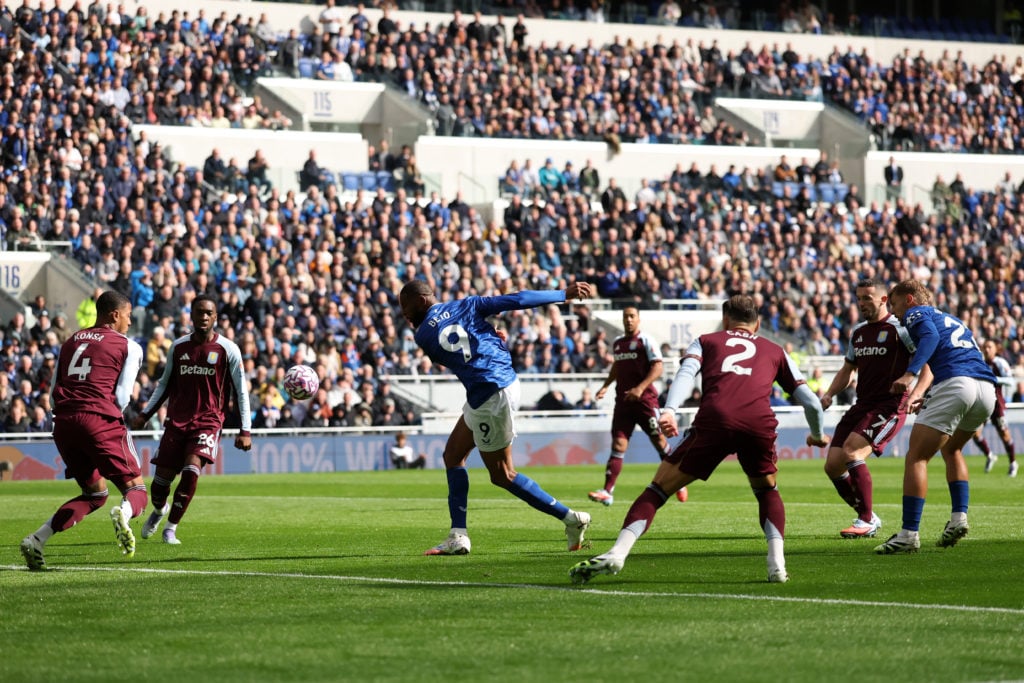 Beto misses a chance during Everton v Aston Villa.