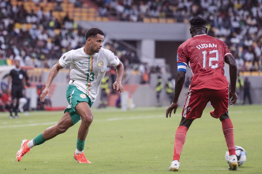 Iliman Ndiaye (L) and Sudan's defender #12 Bakhi Khames fight for the ball during the FIFA World Cup 2026 Group B African qualification football match between Senegal and Sudan