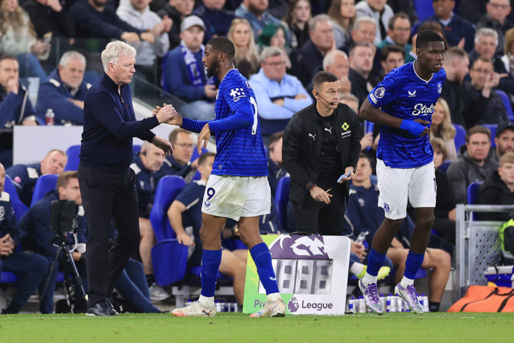 David Moyes greets Everton striker Beto after replacing him with Thierno Barry.
