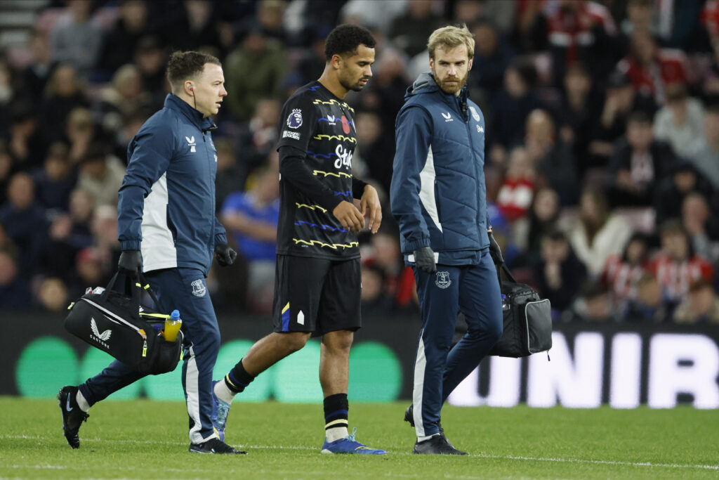 Everton's Iliman Ndiaye walks off injured against Sunderland.