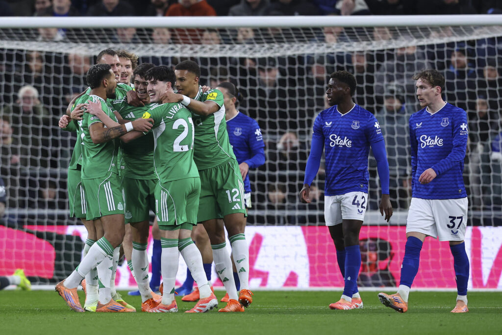 Everton players against Newcastle United,