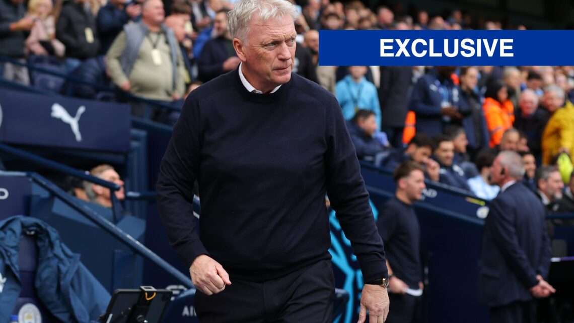 David Moyes walks out at the Etihad Stadium ahead of Manchester City vs Everton.