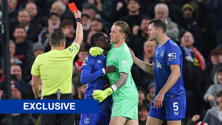 Idrissa Gana Gueye red card during Everton vs Man United