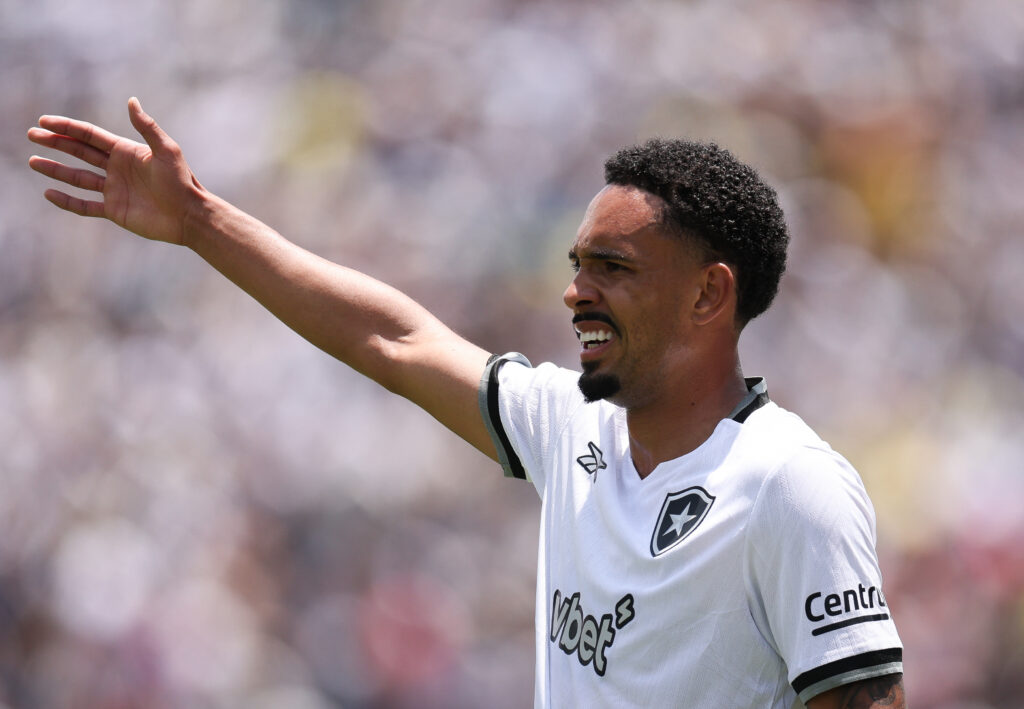 Botafogo right-back Vitinho.