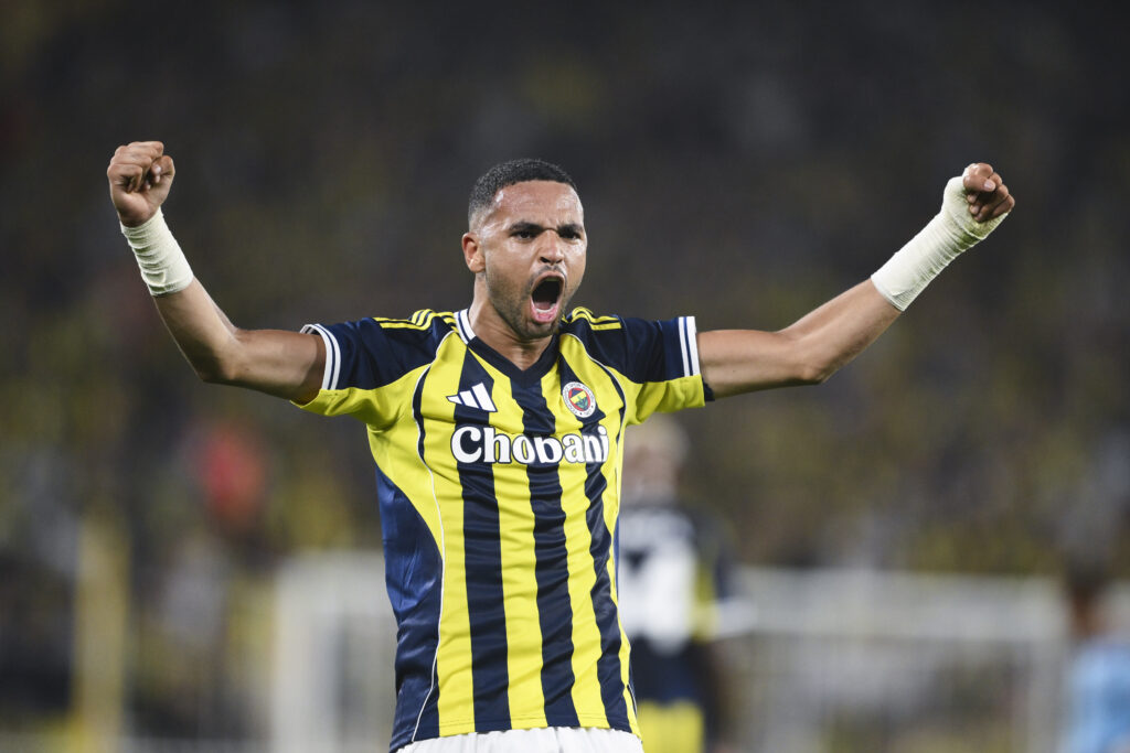 Youssef En-Nesyri celebrates for Fenerbahce.