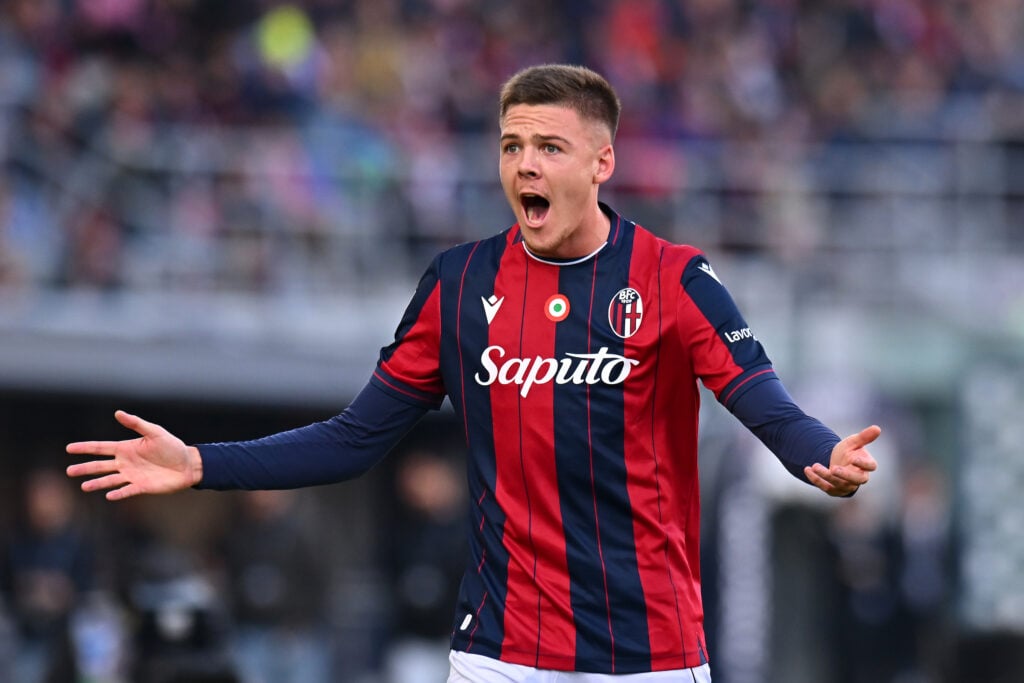 Emil Holm playing for Bologna.
