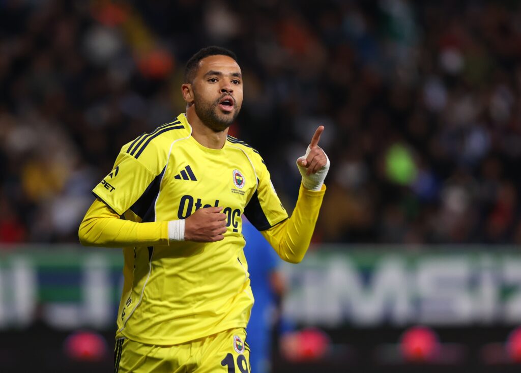 Youssef En-Nesyri playing for Fenerbahce.