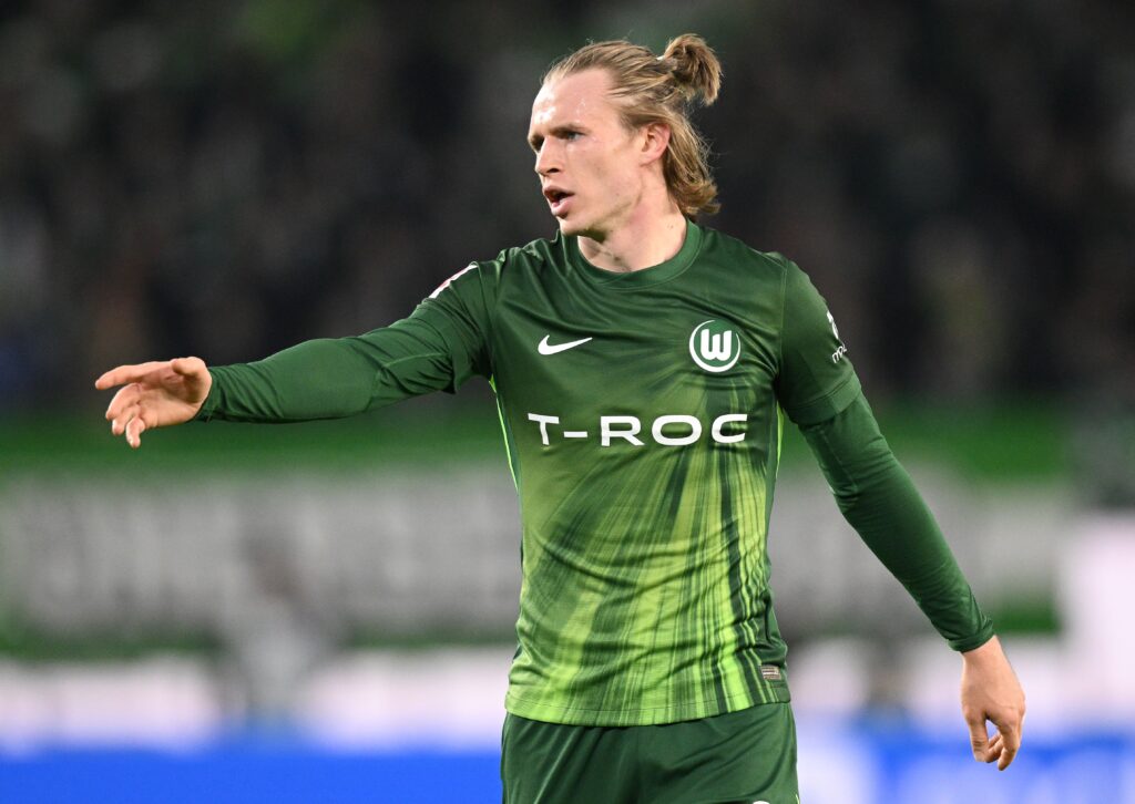 Patrick Wimmer playing for Wolfsburg.