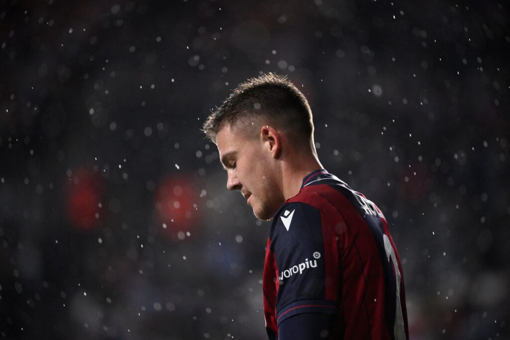 Emil Holm playing for Bologna.