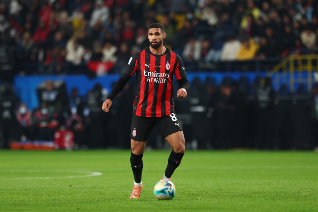 Ruben Loftus-Cheek on the ball for AC Milan.