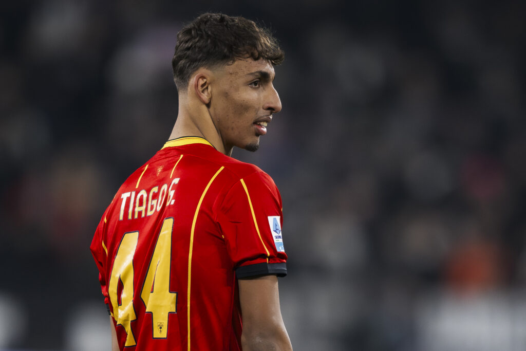 Tiago Gabriel playing for Lecce.