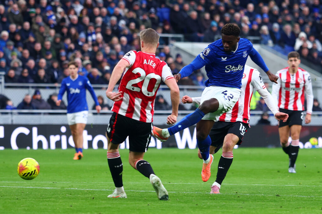 Tim Iroegbunam takes a shot for Everton.